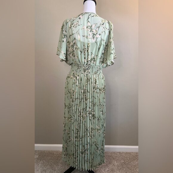 New TAYLOR Medium Floral-Print Smocked Pleated Dress - Picture 7 of 16